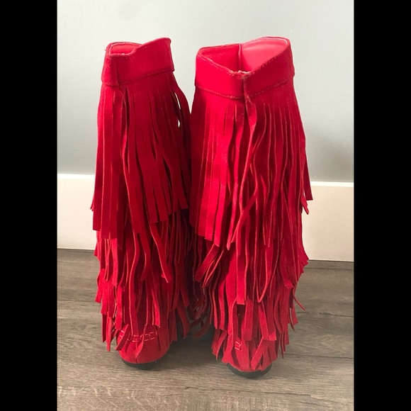 MUDD Red Fringe Moccasins💃🏾 - Picture 3 of 4
